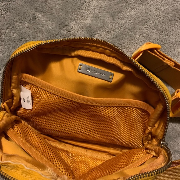 Lululemon Women’s Bag - Picture 3 of 4